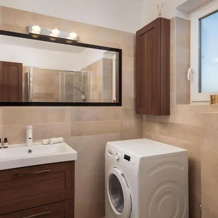 La Prima Olivia Zára